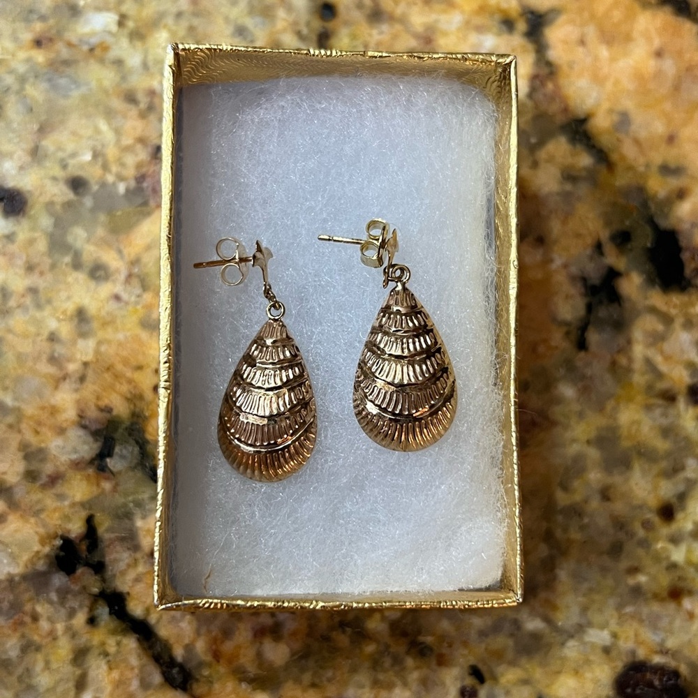 10k yellow gold sea shell drop earrings | vintage